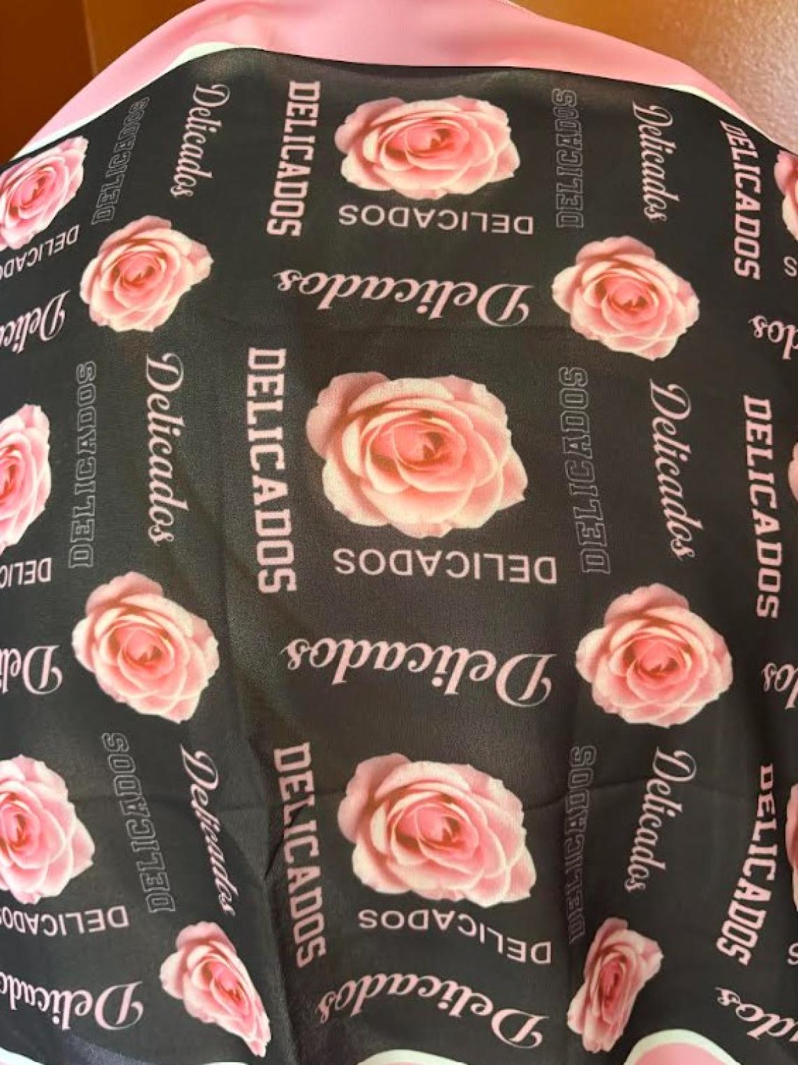 Delicados Scarf Closeup