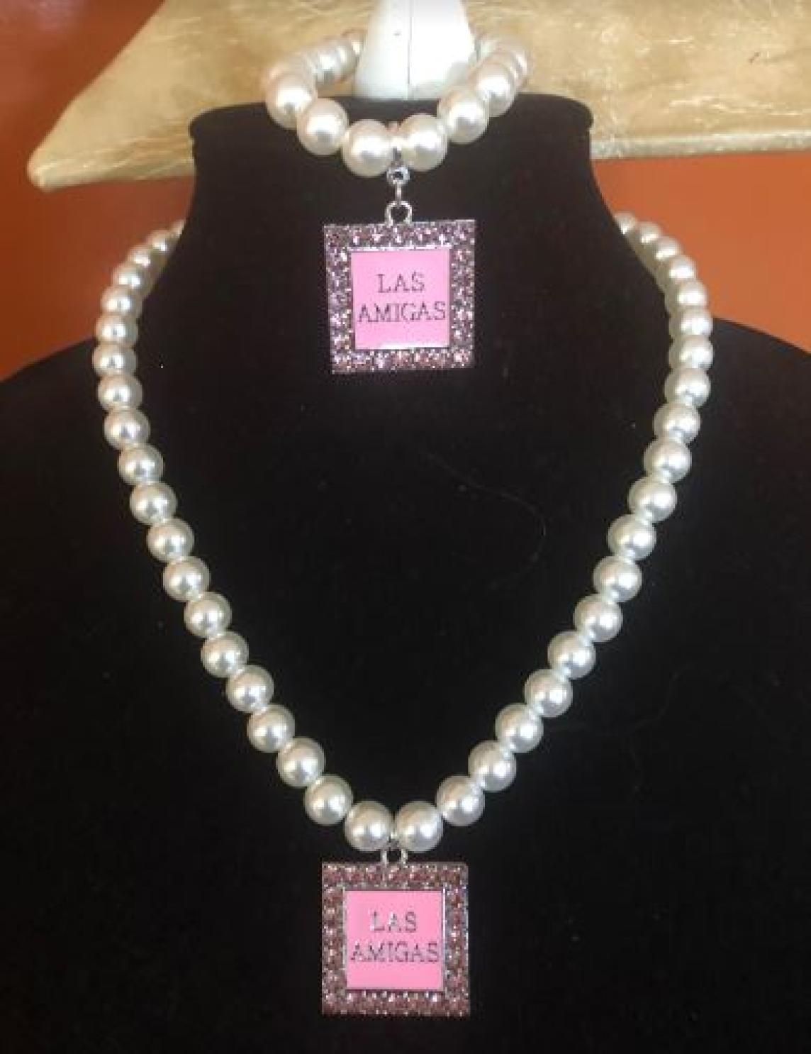 Las Amigas Square Rhinestone Pearls Necklace
