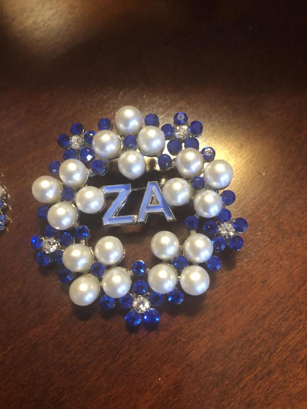 Zeta Amicae Wreath Pin